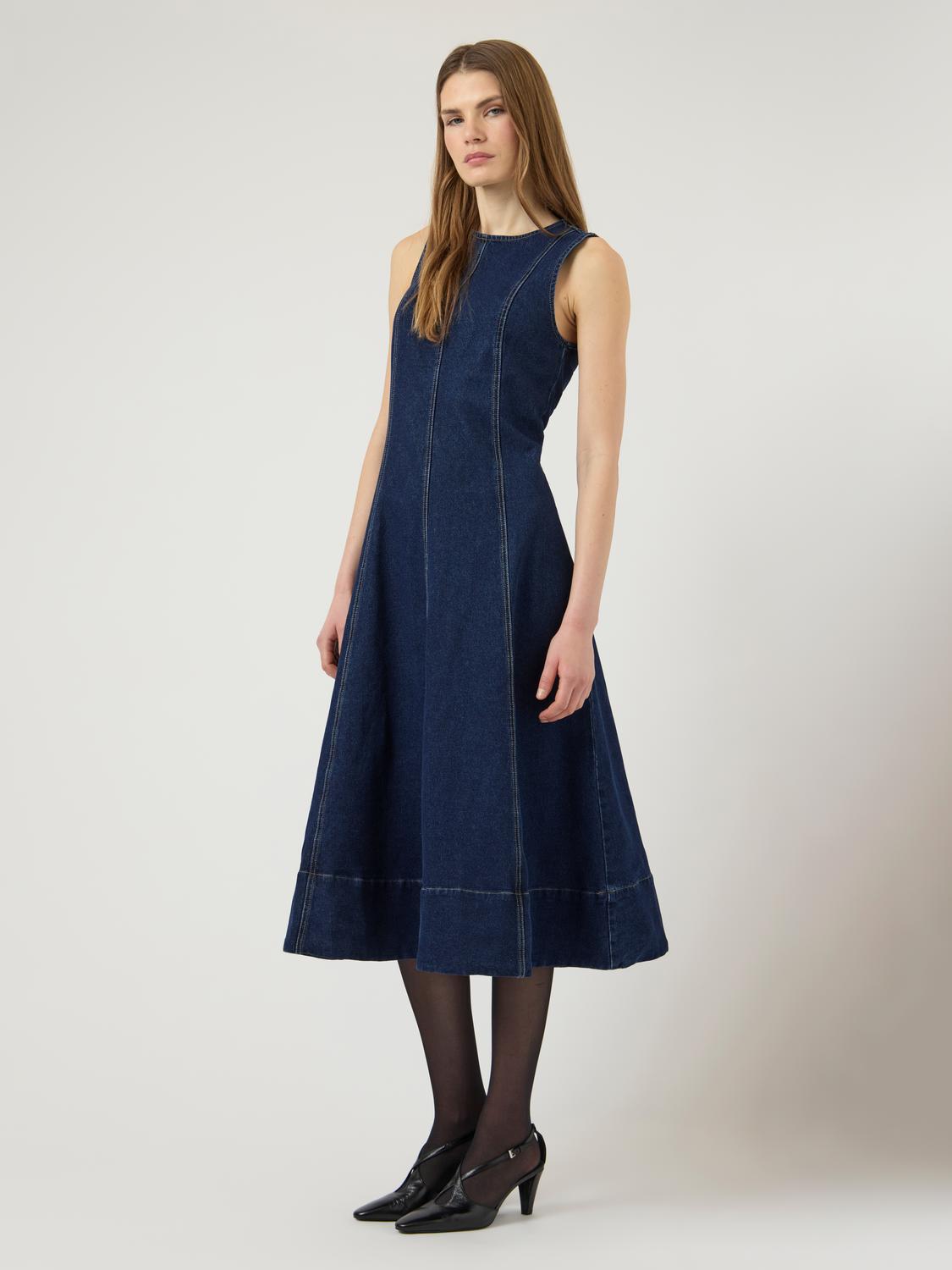 model_shot-front_full